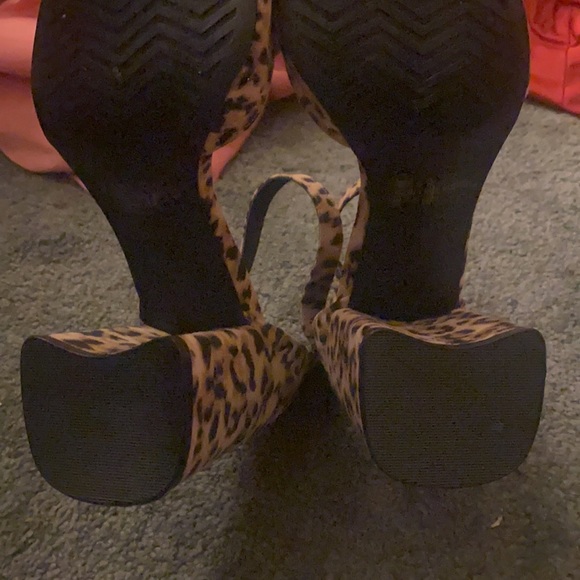 Leopard Print heels - Picture 4 of 4